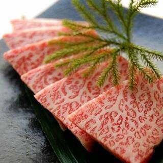 [正社員]焼肉・ラーメン店を展開する飲食グループ。新入社員月給25万～！独立支援制度有！あなたの夢を一緒に叶えます！の画像