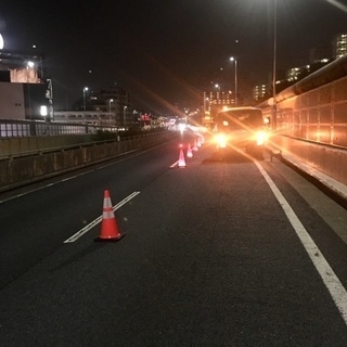 高速道路・一般道における規制作業スタッフの画像