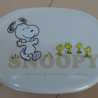 スヌーピーの２段お弁当箱の画像