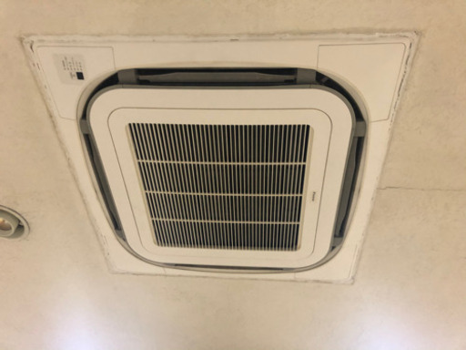 DAIKIN 天カセ型業務用のエアコン