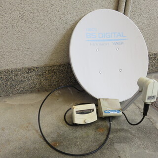 BS/CSアンテナと屋外用ブースター、屋外用４分配器のセット