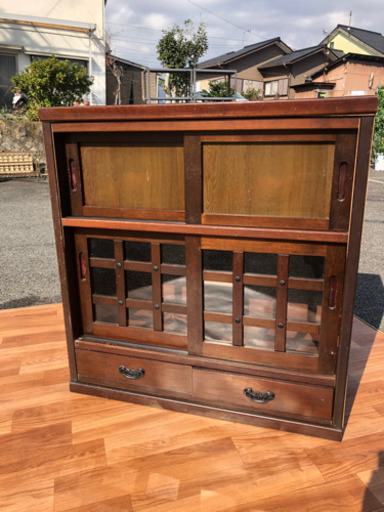 昭和レトロ茶ダンス　味のある一品です。