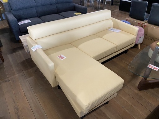 訳ありカウチソファー！傷がありますが、使用上は全く問題ありません！って事で14800円で販売します！早い者勝ちです♪