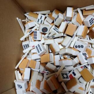 【部品は揃っておりません。】麻雀パイ　まとめ売り　現状渡しの画像