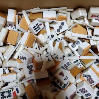 【部品は揃っておりません。】麻雀パイ　まとめ売り　現状渡しの画像