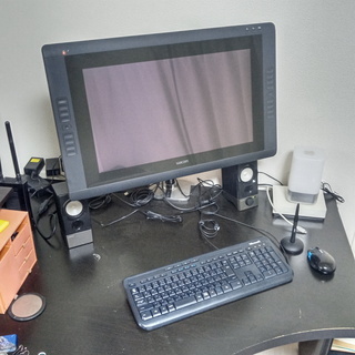液タブ✕モニタアームセット Cintiq22HD touch 液晶ペンタブレットの画像