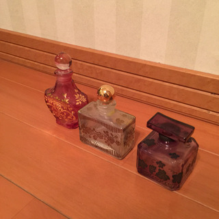 アンティーク調の小瓶1個の画像