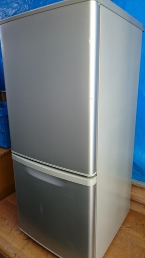 只今、商談中!!パナソニック（Panasonic）２ドア冷蔵庫　NR-B142W-S　2010年製　・ガラストレイ 右開き