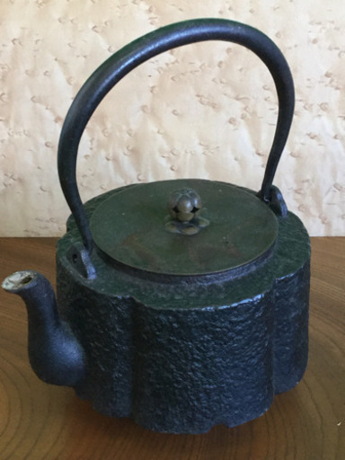 鉄のヤカン　鉄瓶 　幅15　　奥行18　　高さ22.5　 （ｃｍ）　鉄分豊富なお湯でお茶どうぞ　すぐ利用可