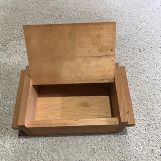 木製餌入れの画像