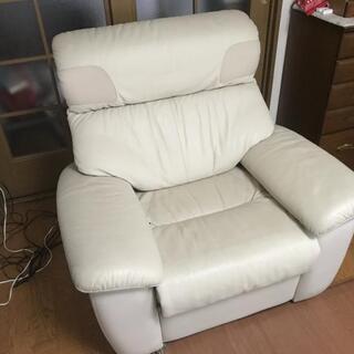 スピーカー内蔵リクライニングソファをお売りします。