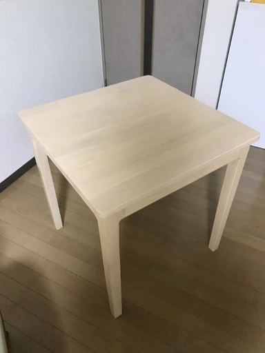 テーブル