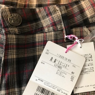 未使用　ブルークロスガール　クロップドパンツ160㎝　エンブレム付きの画像