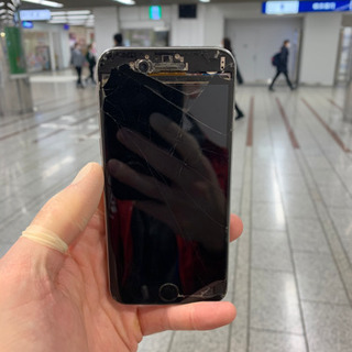 穴が空いて起動しないiPhoneの修理は可能！？