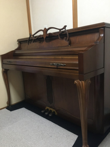 アップライトピアノ　アンティーク調