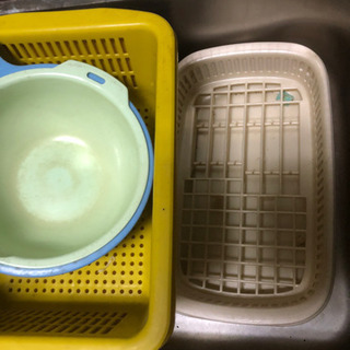 水切り　ザルなどのキッチン用品差し上げます。