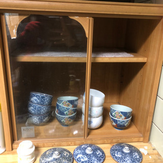 食器棚　湯呑み差し上げます。