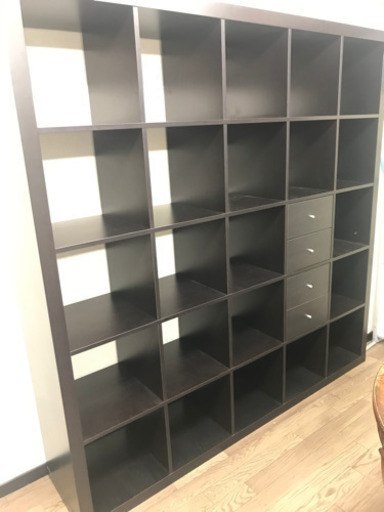 IKEAの木製本棚