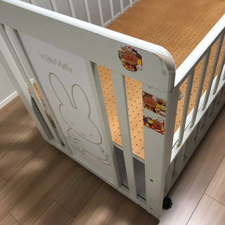 ベビーベッドの画像