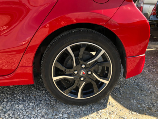 アルミホイール、タイヤ　16インチ　アクア