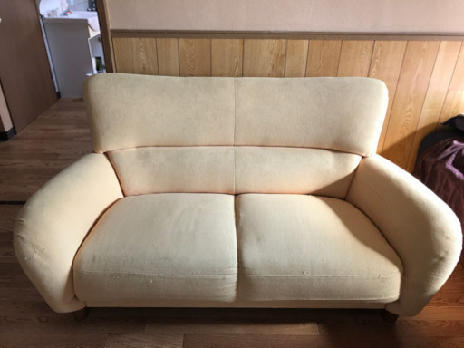 他で交渉中ですが、こちらを優先するようにしたいと思っております。高級家具メーカーmaruni（マルニ）2人掛けソファ