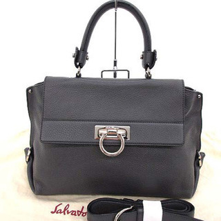美品 フェラガモ ソフィア 2way ショルダーバッグ シルバー金具 美品 フェラガモ ソフィア 2way ショルダーバッグ シルバー金具