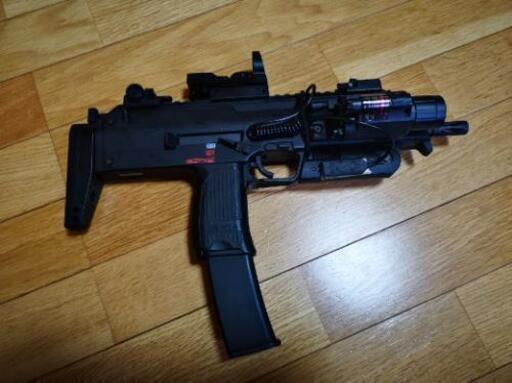 電動ｴｱｶﾞﾝ マルイmp7a1セット\u0026肘当て膝当て