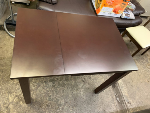 伸長式　ダイニングテーブル　2人〜4人