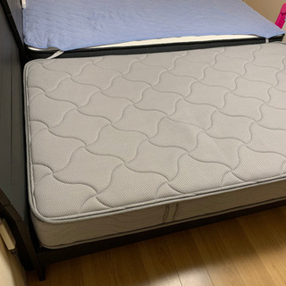 ニトリ　セミダブル　ベッド(マットレス付)の画像