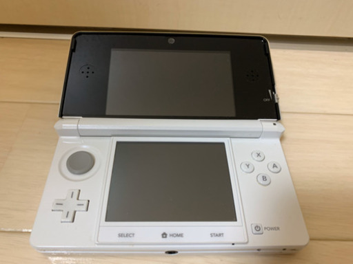 任天堂3DS ホワイト　ソフト２つ付き