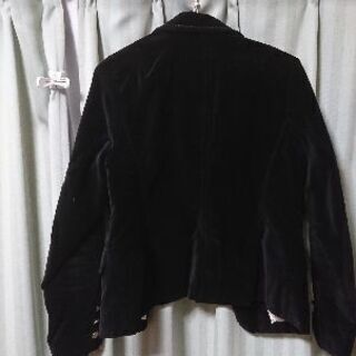 ベロア生地の黒いジャケットの画像