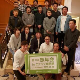 CADオペレーターと看板製作工場内での手元の画像
