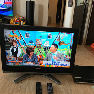 東芝 REGZA 32C 3000 （32インチ）とPanasonic DIGA DMR-BR 500（DVD