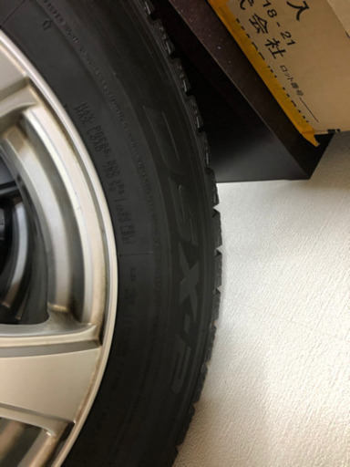 極美品 ワンシーズンのみ装着 アルミホイール付きスタッドレスタイヤ