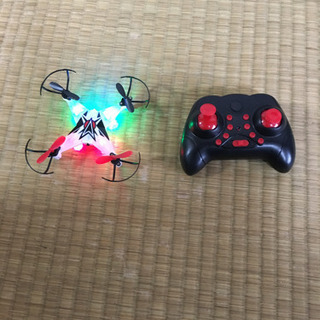 ミニドローンのラジコンとおまけのラジコン2体