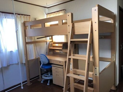 (商談中です）学習机とロフトベッド