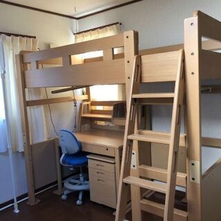 (商談中です）学習机とロフトベッド 