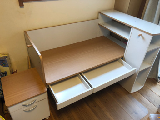 子ども用デスク2個セット(1年使用)、サイドデスク、デスクライト付