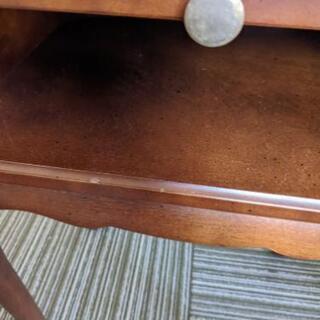 【SOLD】ベッドサイドテーブル（お洒落な猫脚）の画像