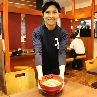 オープニング募集！海外にも展開するラーメンダイニングのホールスタッフを募集しています！の画像