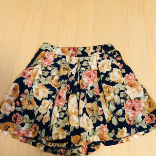 マジェスティックレゴン ローズ柄キュロット