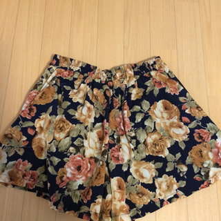 マジェスティックレゴン ローズ柄キュロットの画像