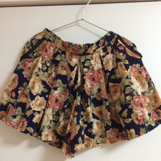 マジェスティックレゴン ローズ柄キュロットの画像