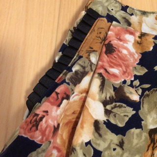 マジェスティックレゴン ローズ柄キュロットの画像