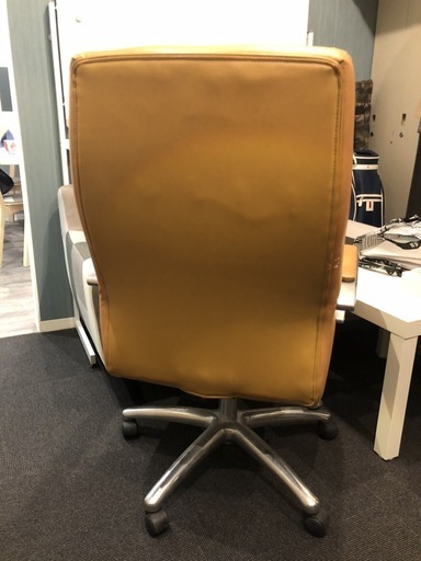 【中古品】オフィスチェア（レザー張り／ハイバック）