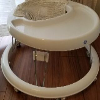 赤ちゃん用歩行器 日本製クレエクール ホワイト 白 折りたたみ