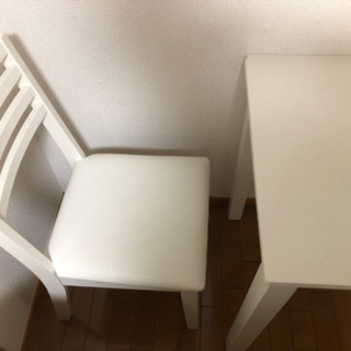 二人がけダイニングテーブル＋イス2脚の画像
