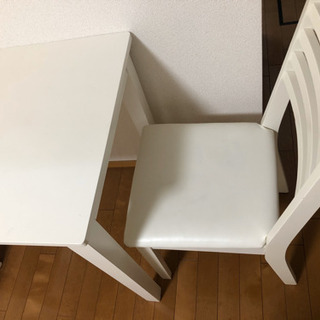 二人がけダイニングテーブル＋イス2脚の画像