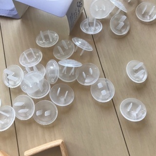 コンセントキャップと角っこクッションの画像