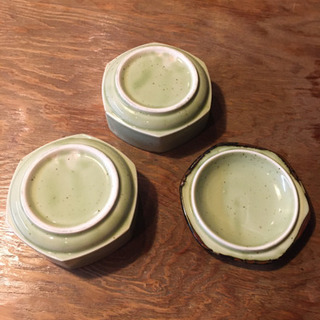 ★重ねられる六角だけど内側は円形の中皿セット(中古★印は3件まとめても100円！)の画像